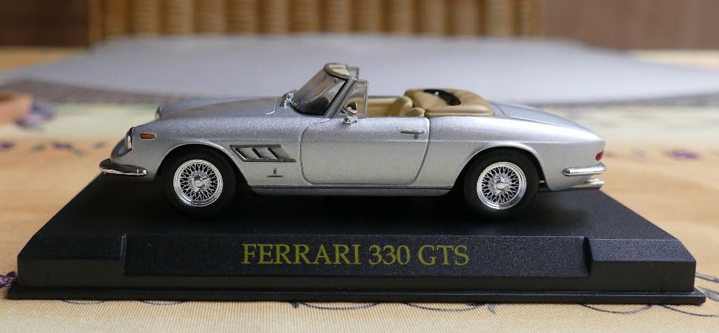 Ferrari 330 GTS Grise 1/43 + Livret, Ophalen of Verzenden, Nieuw, Auto, Overige merken