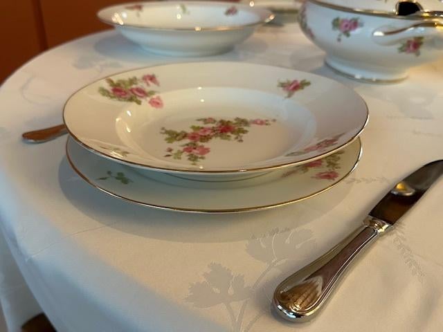 Limoges porseleinen borden met bloemmotief–sets van 12, Ophalen, Gebruikt, Porselein, Bord(en)