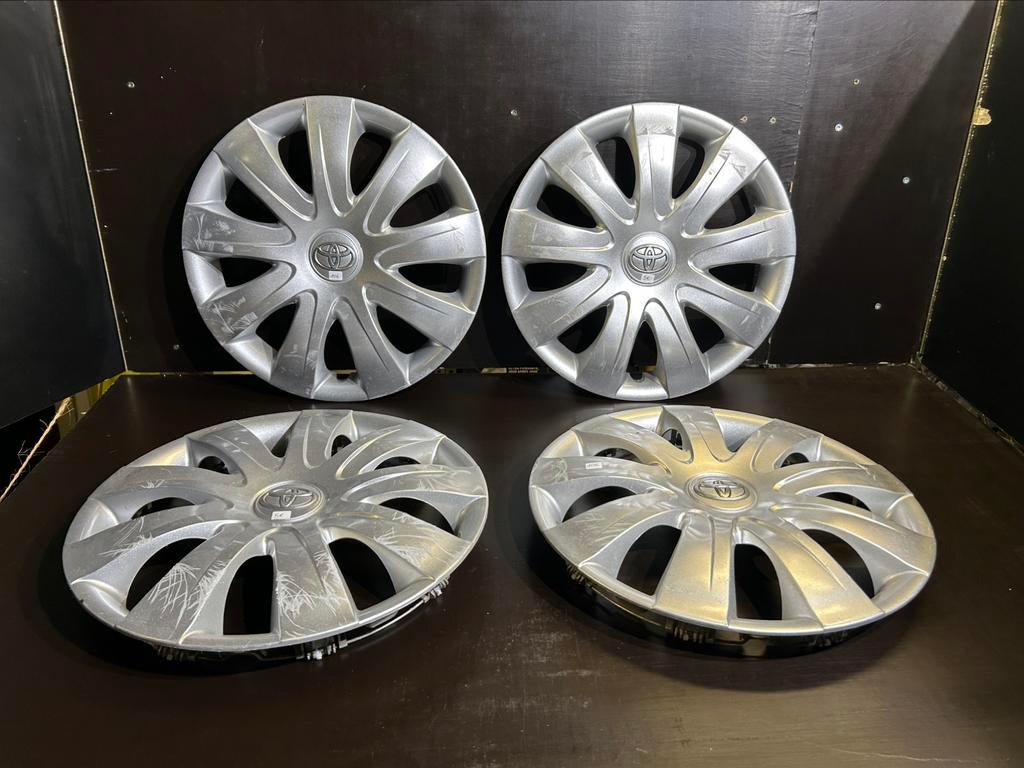 4 enjoliveurs Toyota Corolla yaris aygo 15", Enlèvement ou Envoi, Utilisé