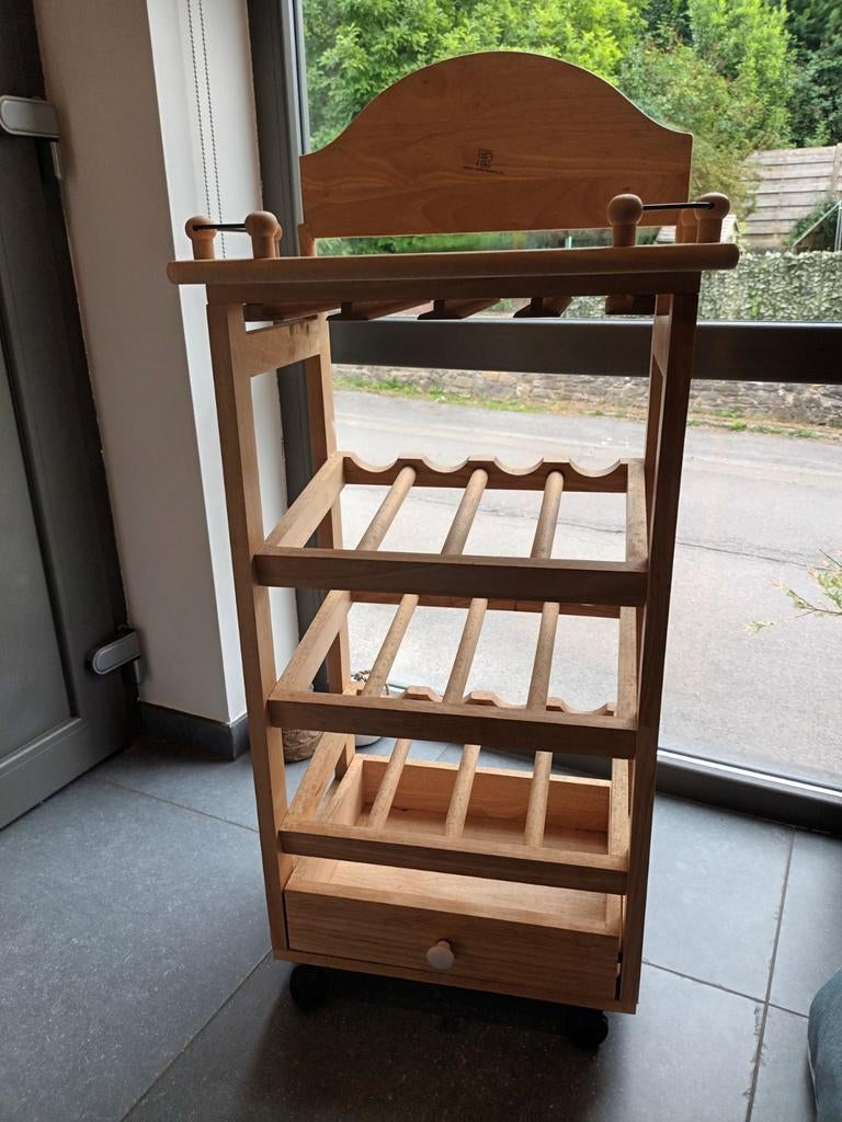 Meuble à roulette pour vin - à voire mes annonces, Maison & Meubles
