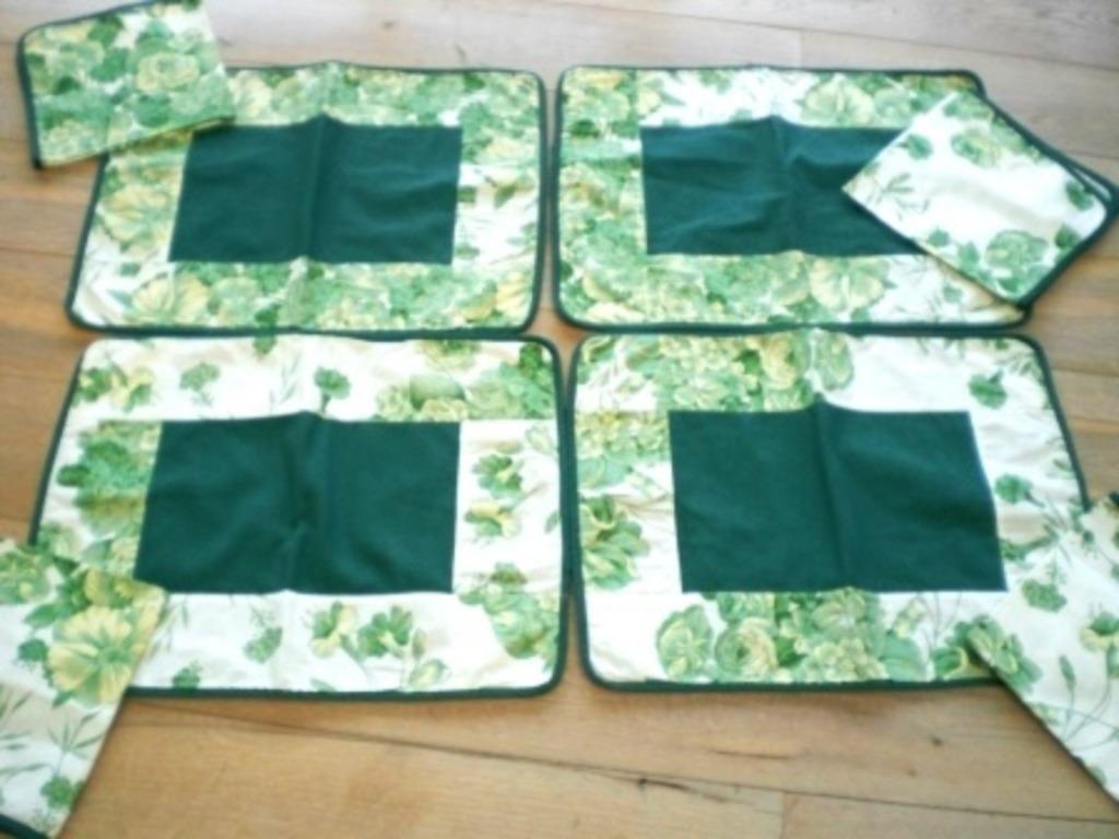 Placemat: 4 placemats + 4 fleece servetten -zeer goede staat, Ophalen of Verzenden, Zo goed als nieuw, Groen, Placemat