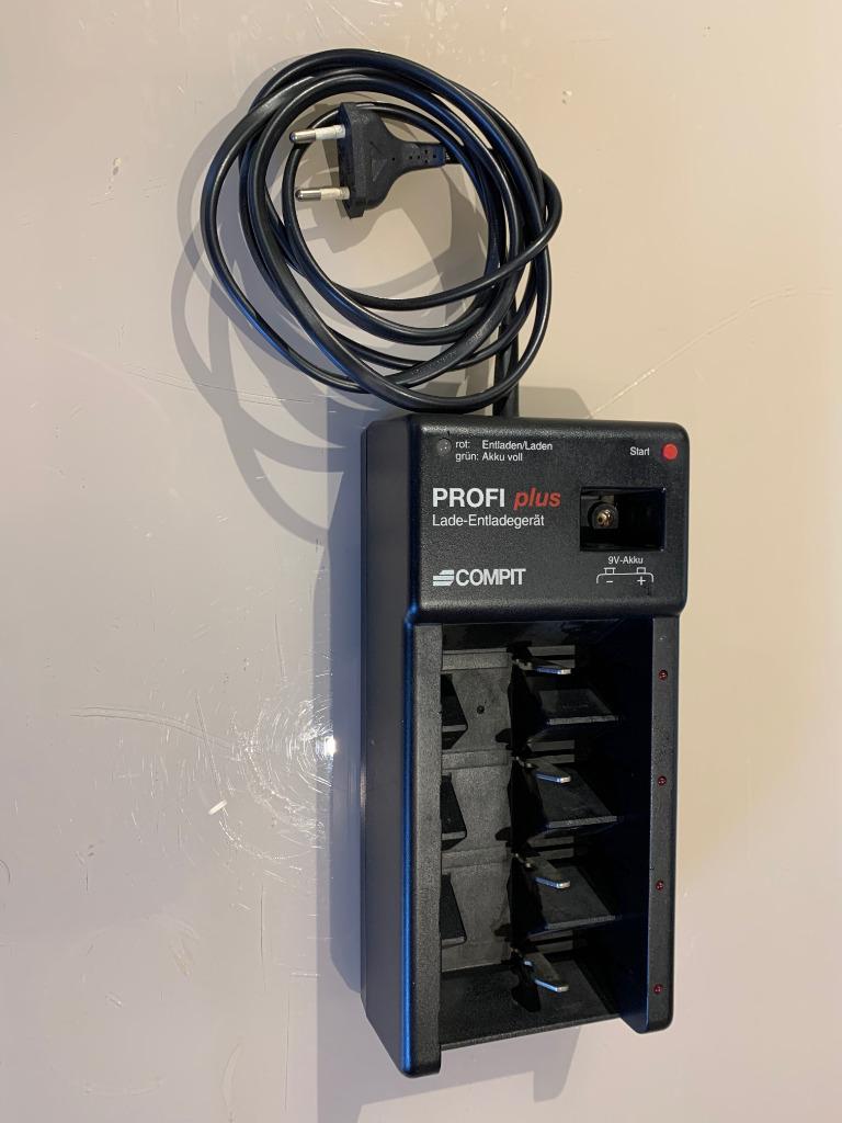 Chargeur pour accus, Enlèvement, Comme neuf