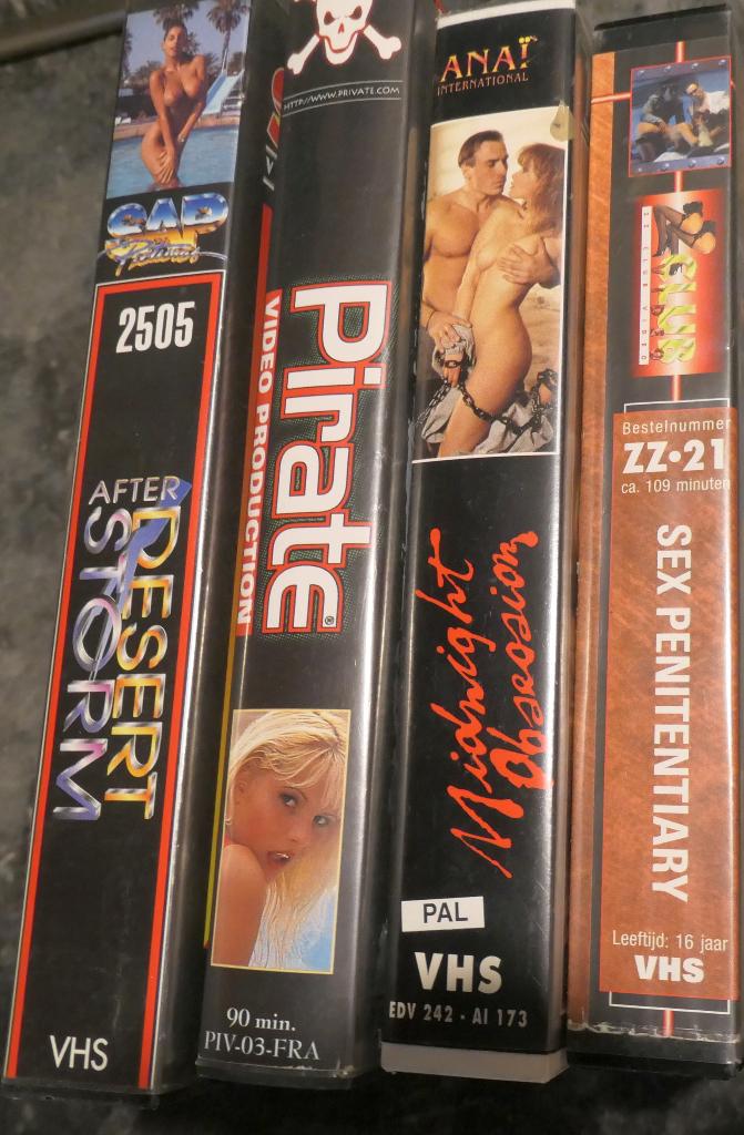 Lot 4 VHS Vintage - Pirate, After Desert Storm & Collection, À partir de 16 ans, Envoi, Utilisé, Autres genres