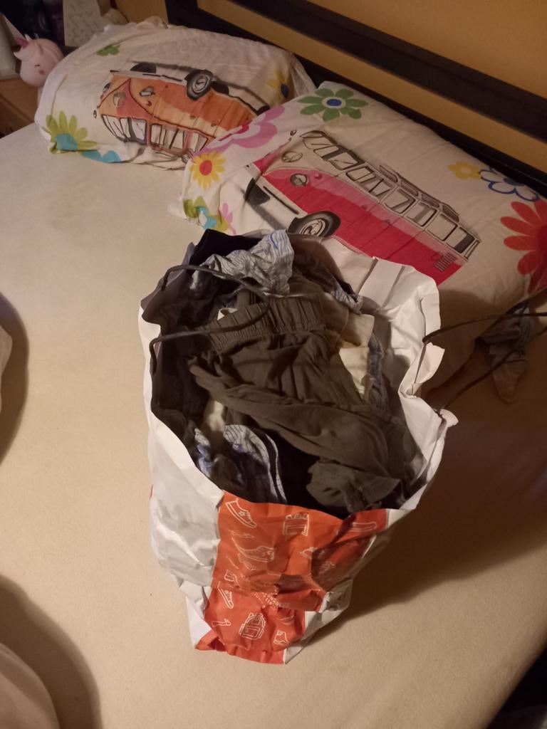 Pakket jongenskleding maat 116, Ophalen