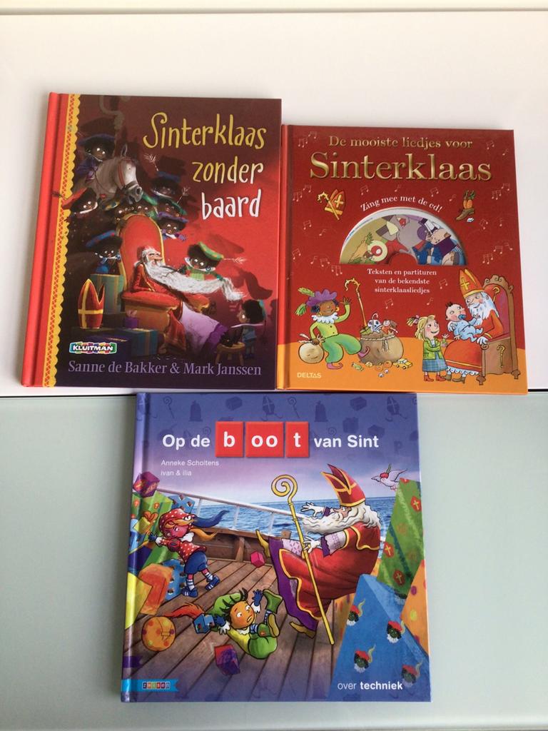 3 Sinterklaas boeken waarvan één met CD, Enlèvement ou Envoi, Comme neuf