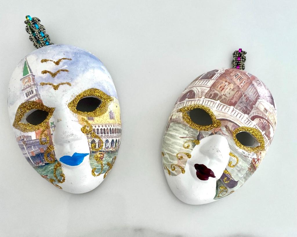 2 Venetiaanse maskers hangertjes, Ophalen of Verzenden