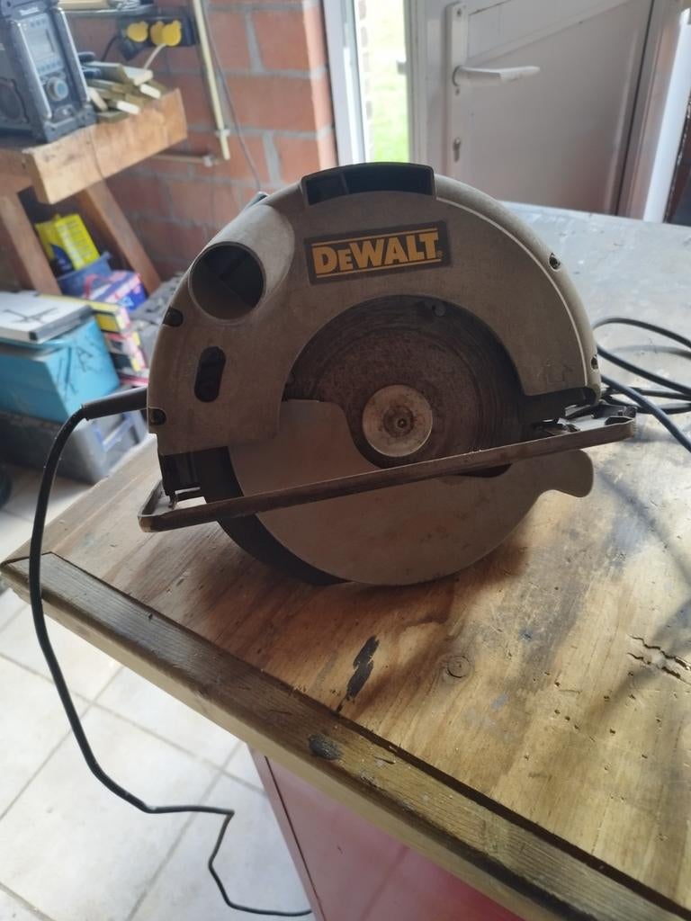 Kort zaag machine, Enlèvement, Utilisé, Dewalt
