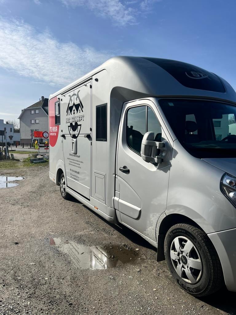 STX Paardencamionette te huur, Ophalen, Zo goed als nieuw