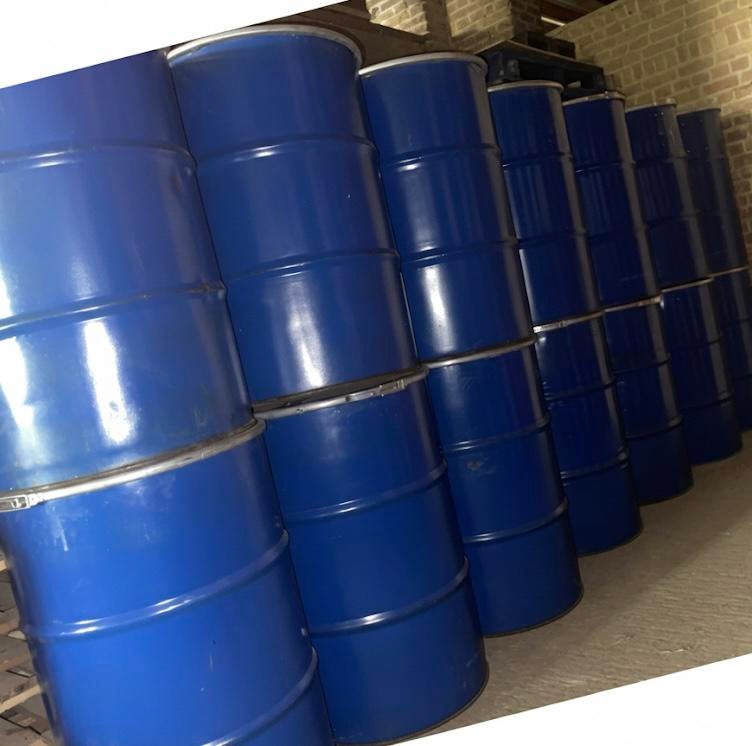 Metalen vat 220 of 240 liter (deksel+omsnoering) 100% SCHOON, Ophalen of Verzenden, Zo goed als nieuw, Hout, Met kraantje