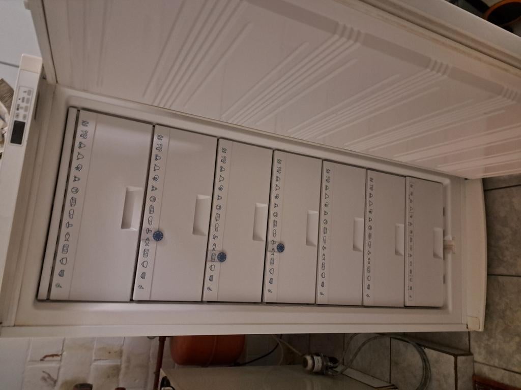Miele diepvriezer  groot model met schuiven, Elektronische apparatuur, Koelkasten en IJskasten, Ophalen, Zo goed als nieuw