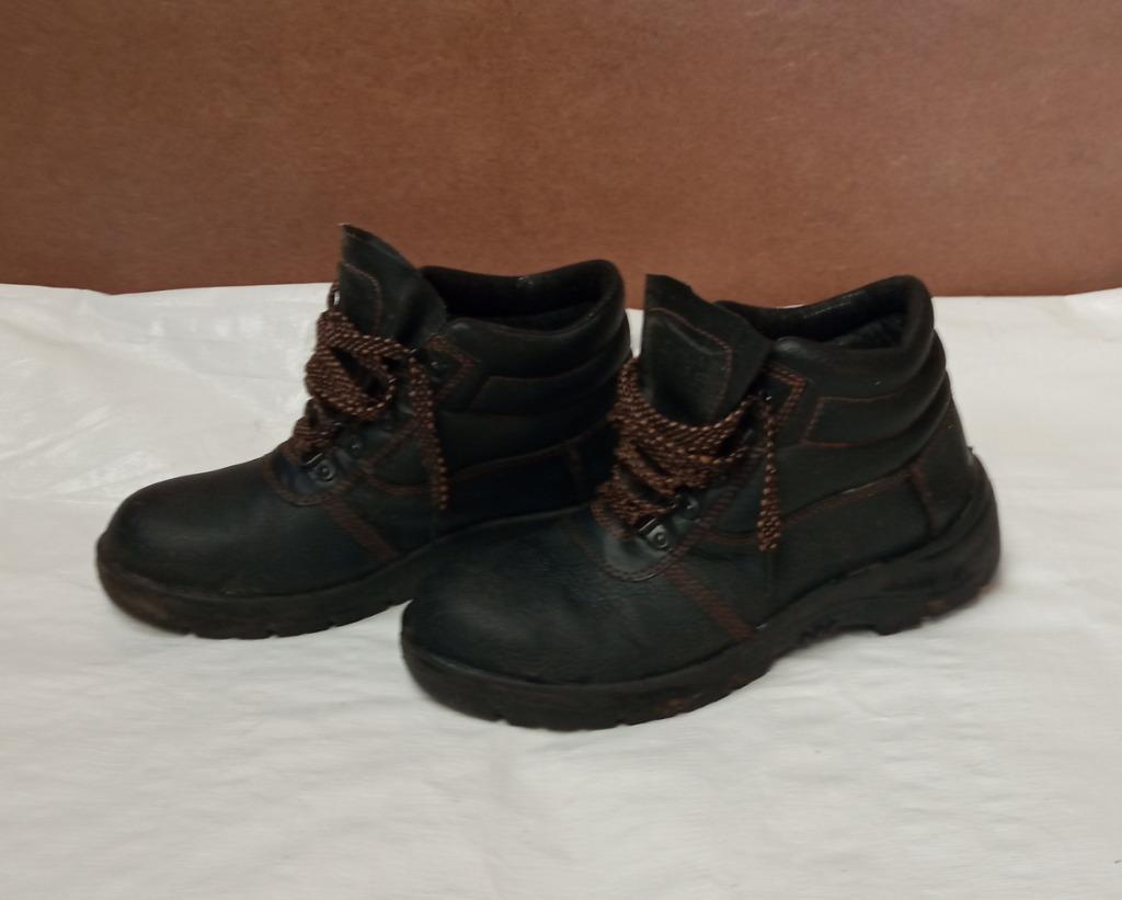 Chaussures de sécurité pointure 42, Enlèvement, Comme neuf
