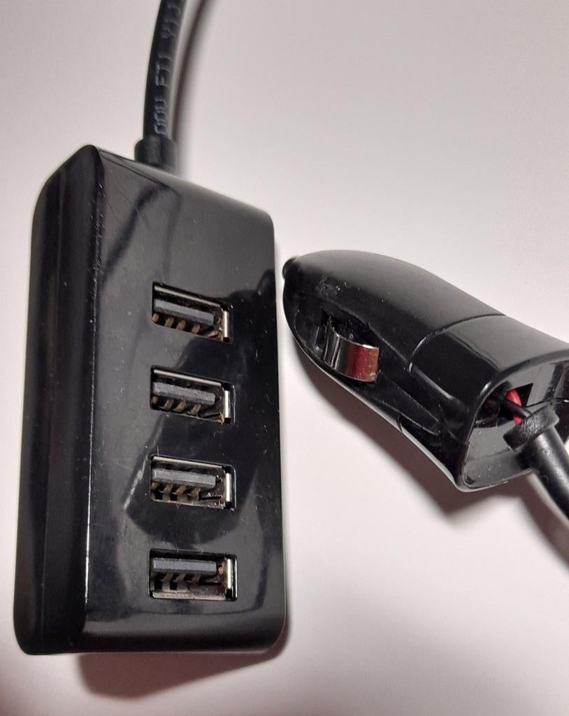 Chargeur adaptateur LAB31, avec 4 portes USB, allume cigare, Enlèvement ou Envoi, Comme neuf