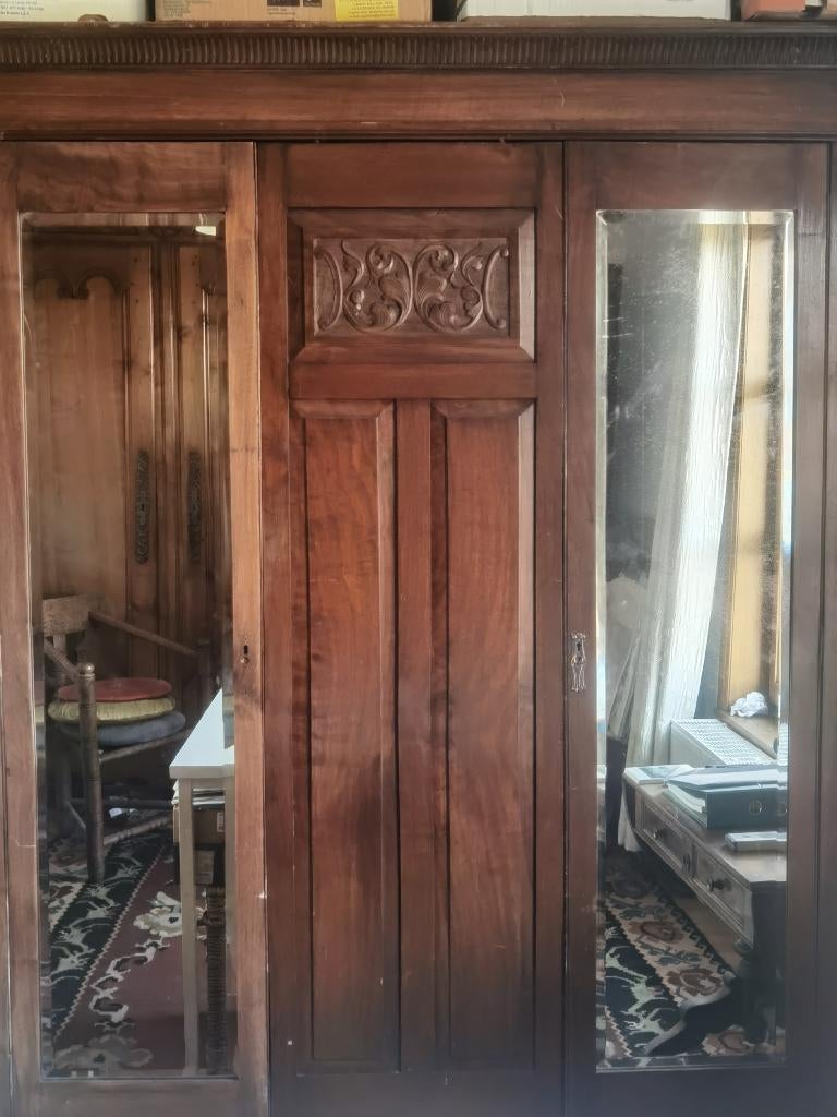 Armoire époque victorienne, Antiquités & Art, Antiquités | Meubles | Armoires, Enlèvement