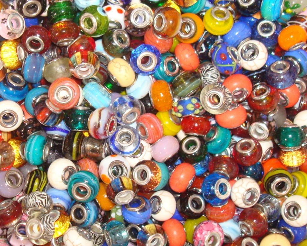 Voordeelpakket 25 bedels multicolour, Handtassen en Accessoires, 4 bedels of meer, Verzenden, Nieuw, Overige merken