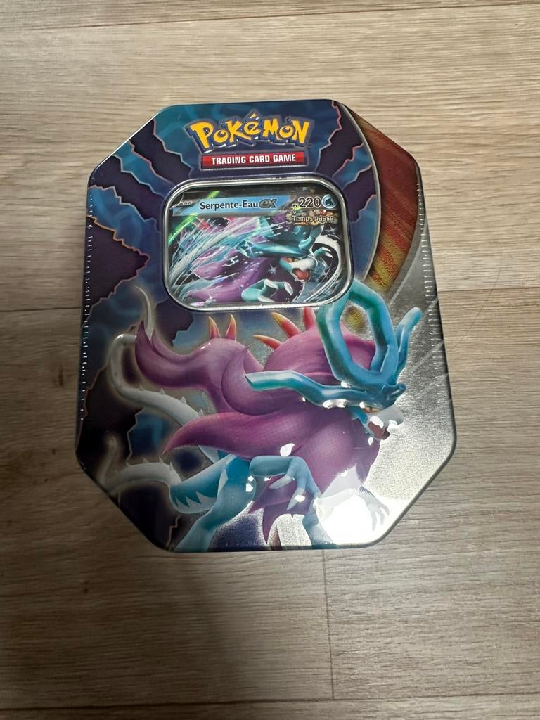Pokémon TCG Tin Box Serpente-eau, Enlèvement ou Envoi, Neuf, Booster box