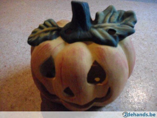 haloween pompoen in steen