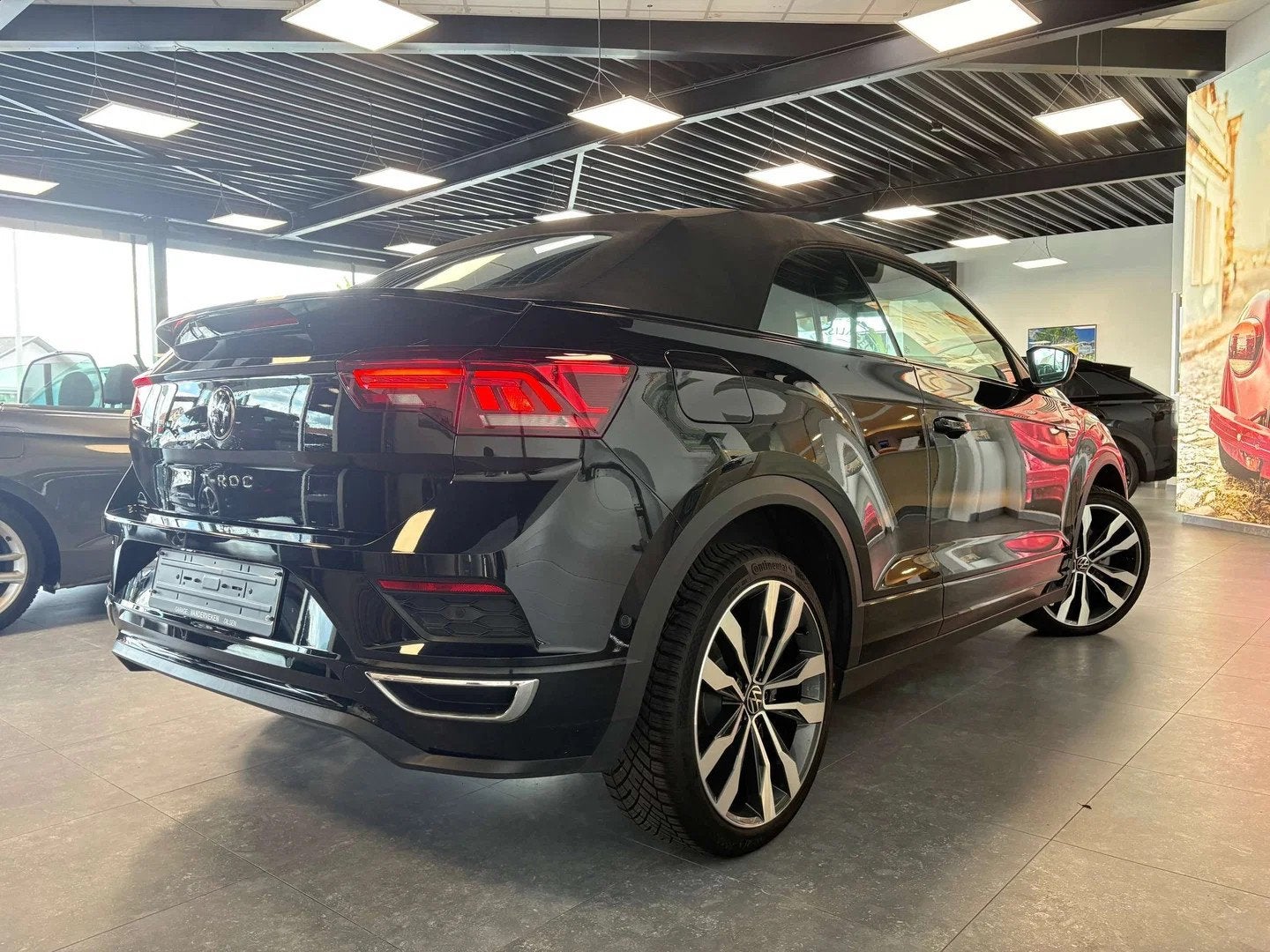 Volkswagen T-Roc T-Roc Cabriolet 1.5 TSI R-Line OPF DSG, Auto's, Automaat, 4 zetels, https://public.car-pass.be/vhr/6a31bd5d-cc29-44c7-a55a-b1ac6333518d