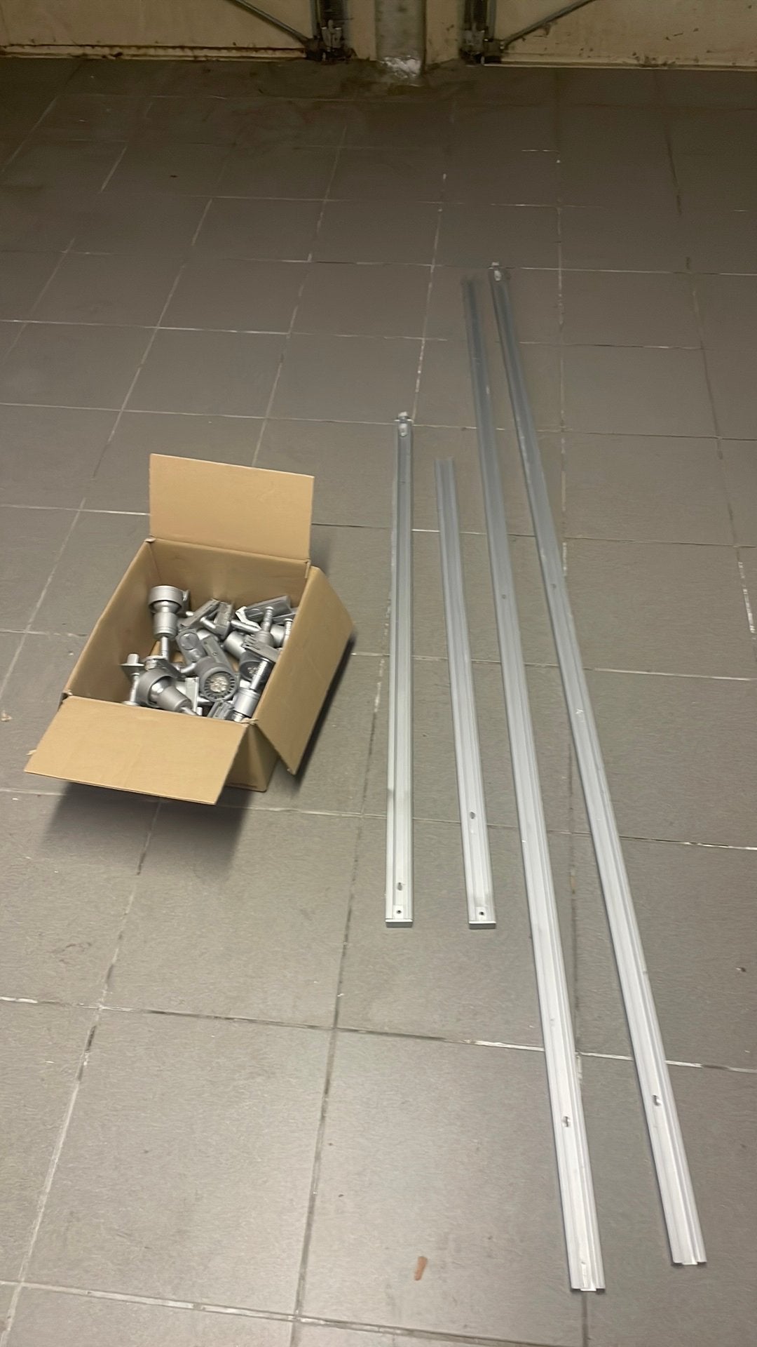 Rail d’electricite avec 17 spots, Enlèvement, Utilisé
