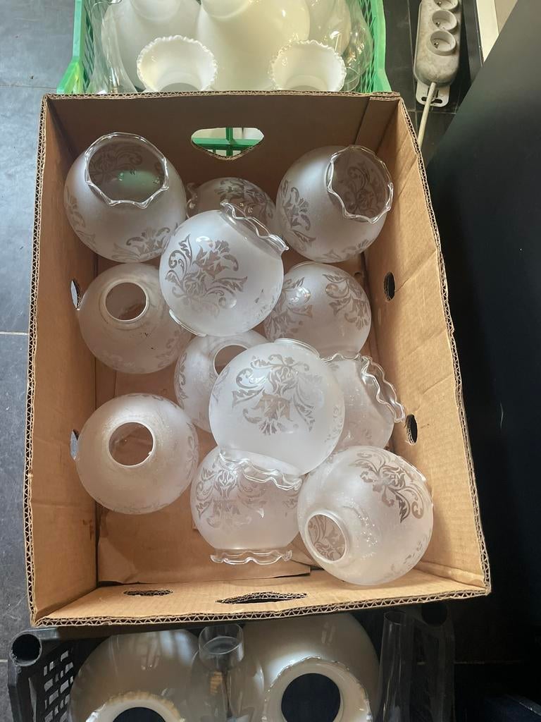 Lot oude glazen lampenkappen, Ophalen, Zo goed als nieuw