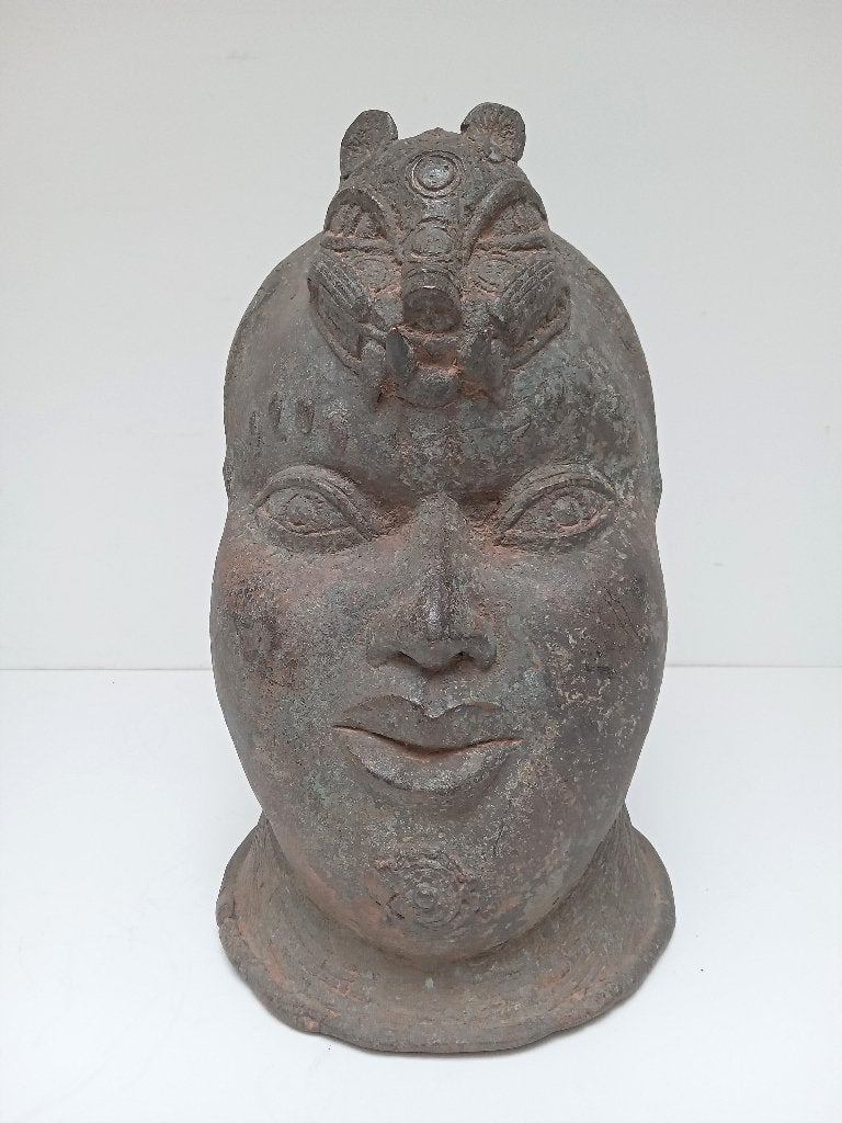 Grande tête commémorative en bronze Edo, Antiquités & Art, Art | Art non-occidental, Fait main, Sculpture, Afrique, Bronze