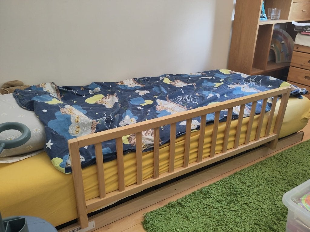 Houten bedhek - bedrail childhome, Ophalen, Zo goed als nieuw, Minder dan 140 cm, Matras