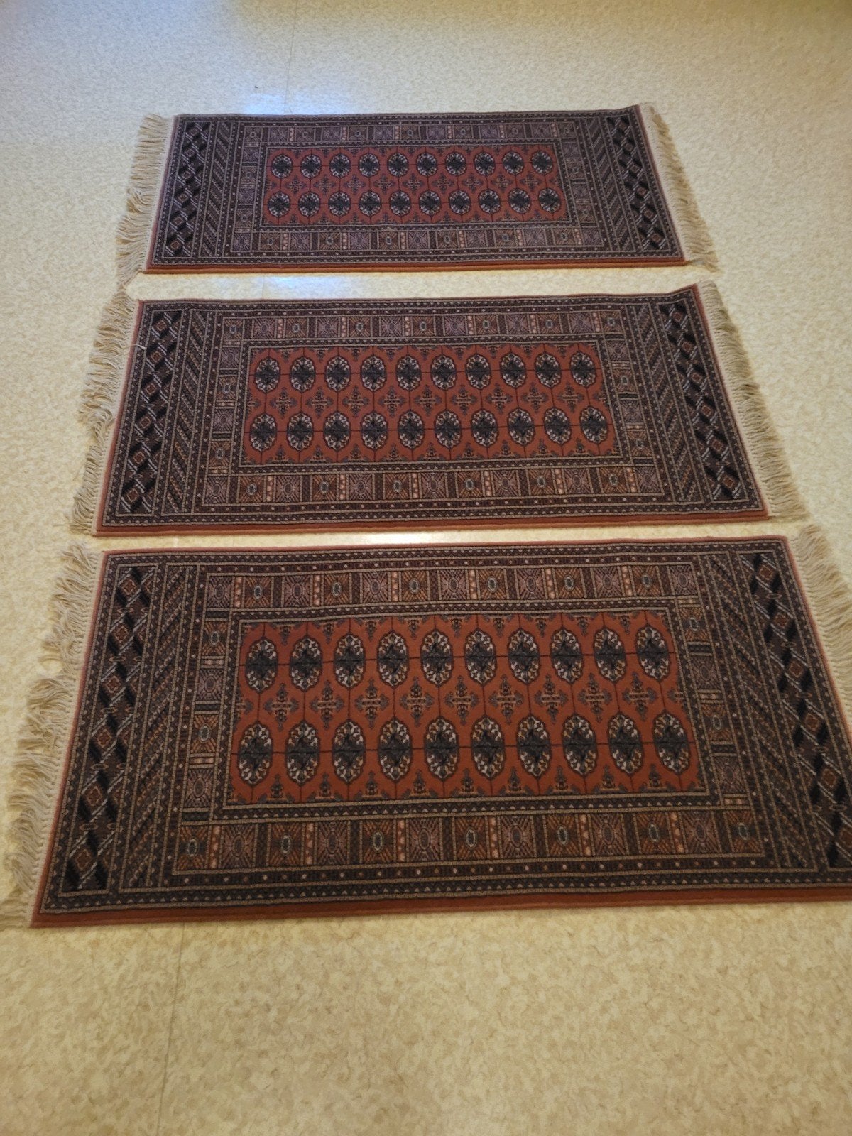 Te koop: 2 sets van 3 bedkarpetten, Maison & Meubles, Enlèvement, Doré