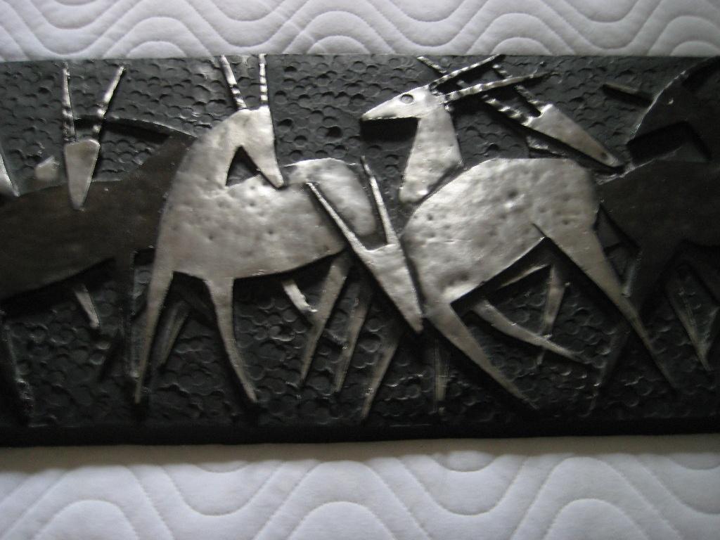 Panneau mural en pierre unique - Cerf en troupeau, Antiquités & Art, Décoration murale, Pierre ou céramique, Autres sujets, 50 - 100 cm