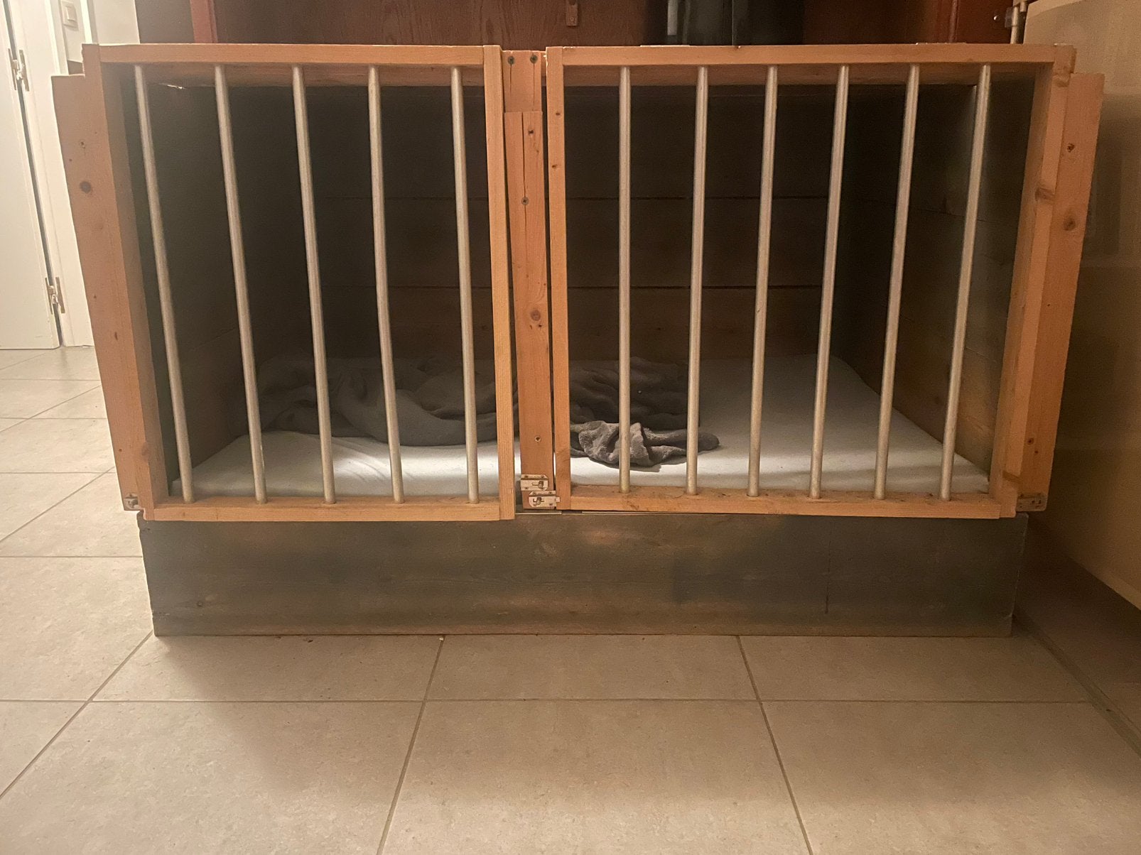 Hondenhok met matras, Ophalen, Zo goed als nieuw, Hondenhok