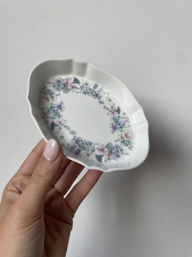 Plat vintage Wedgwood Angela — Bone China England 1980, Enlèvement ou Envoi