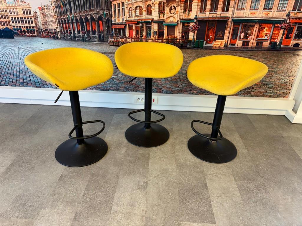 3 chaises de bar jaunes, Maison & Meubles, Tabourets de bar, 3 tabourets, Métal, Utilisé, 60 à 90 cm