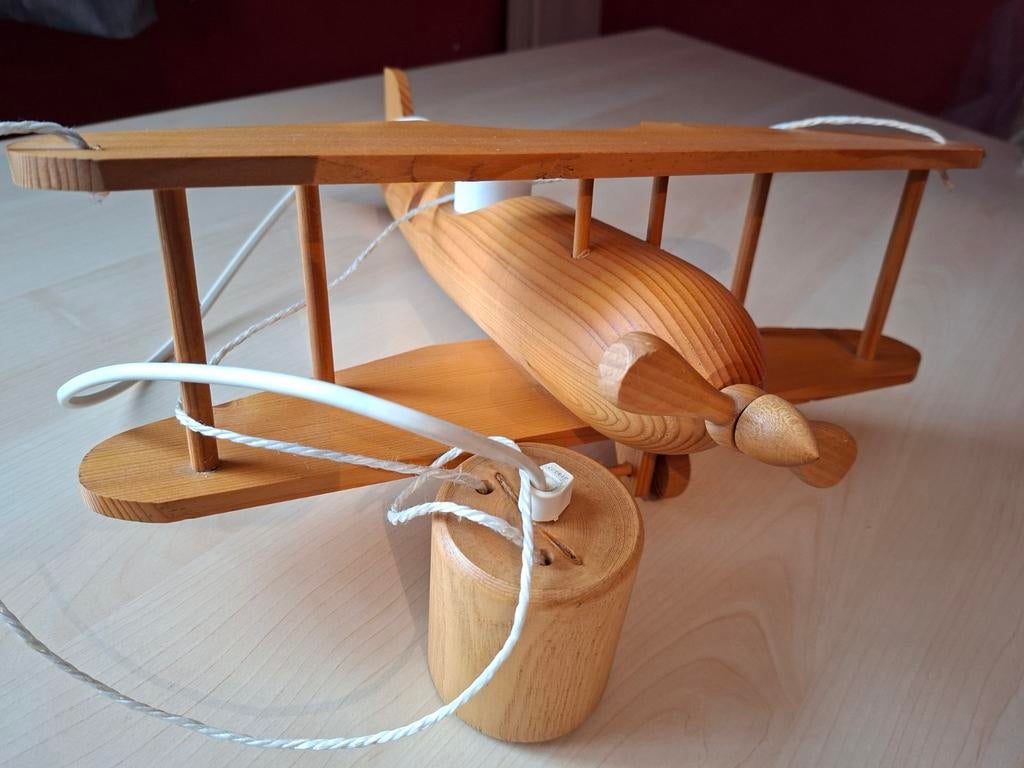 Vliegtuig hanglamp, Enlèvement