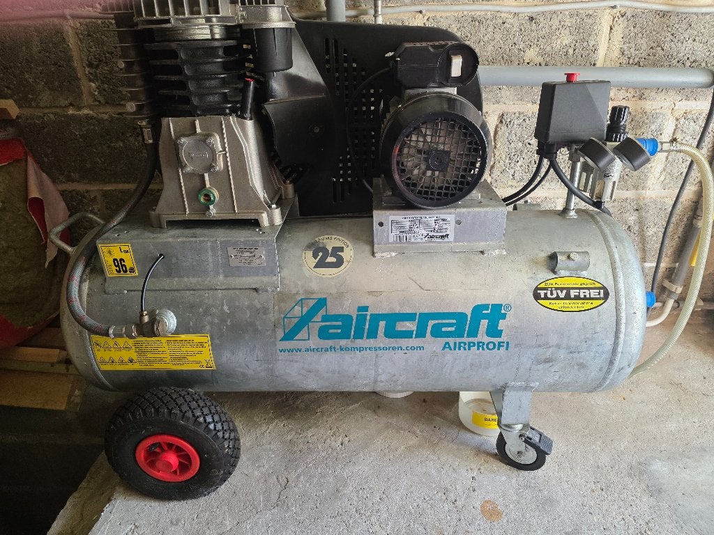 Compresseur Aircraft, Bricolage & Construction, Enlèvement, 200 à 400 litres/min, Utilisé, 6 à 10 bars