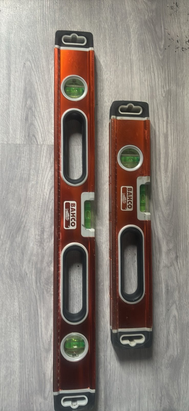 Niveau Bahco 60 & 40 cm aimantés, Ophalen, Zo goed als nieuw