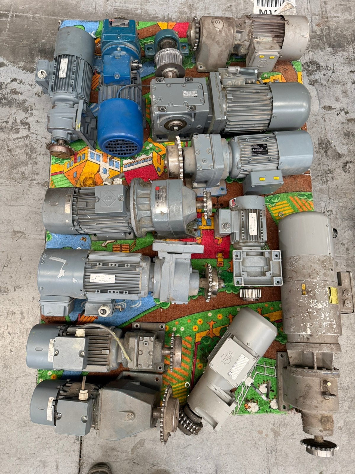 LOT 2 : INDUSTRIËLE ELEKTROMOTOREN, Ophalen, Zo goed als nieuw