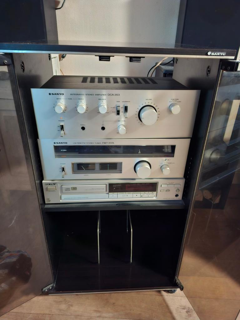 Vintage versterker en tuner Sanyo!, Autres marques, Enlèvement, Utilisé, Composants en vrac