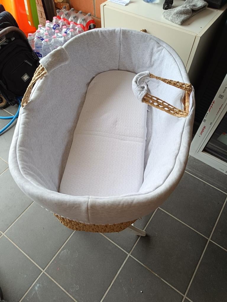 Mozesmandje  reismandje  wiegje, Ophalen