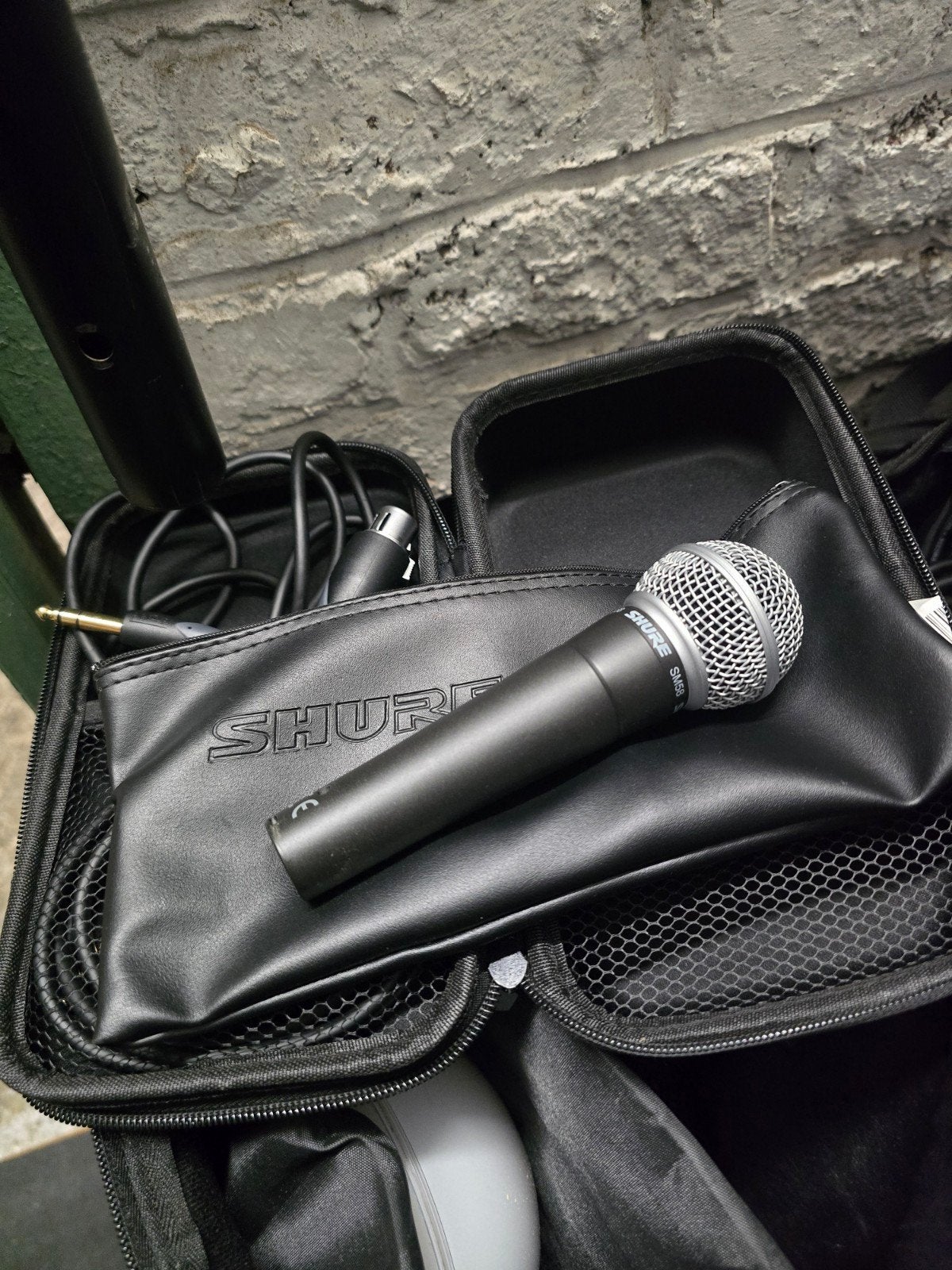 Micro Shure SM58 + pochette + câbles audio, Enlèvement