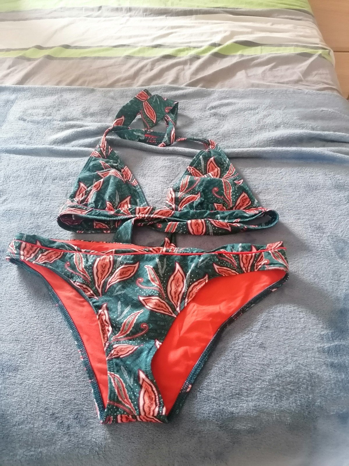 Kiwi Saint Tropez bikini, dames/meisjes. mt 40/42, Ophalen of Verzenden, Bikini