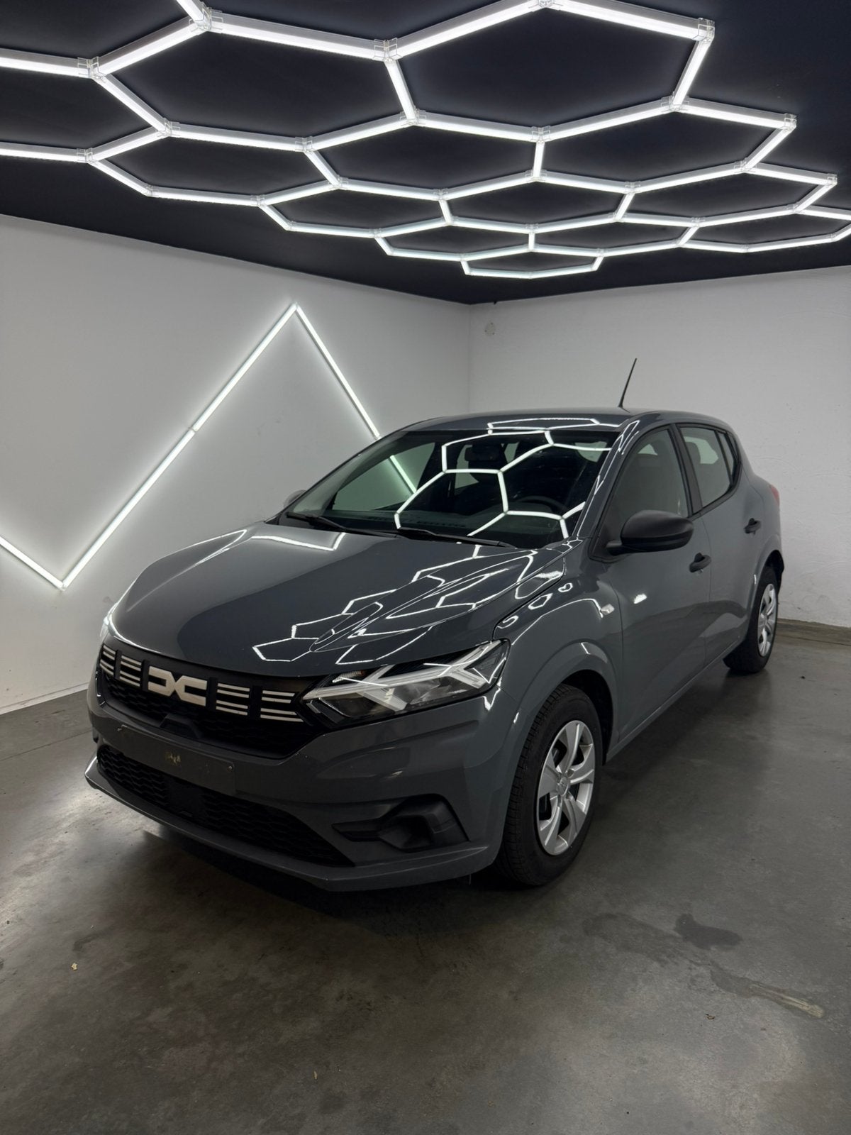DACIA SANDERO | 2024| SLECHTS 26.333KM| GARANTIE, Auto's, Voorwielaandrijving, Stof, 67 kW, Bedrijf