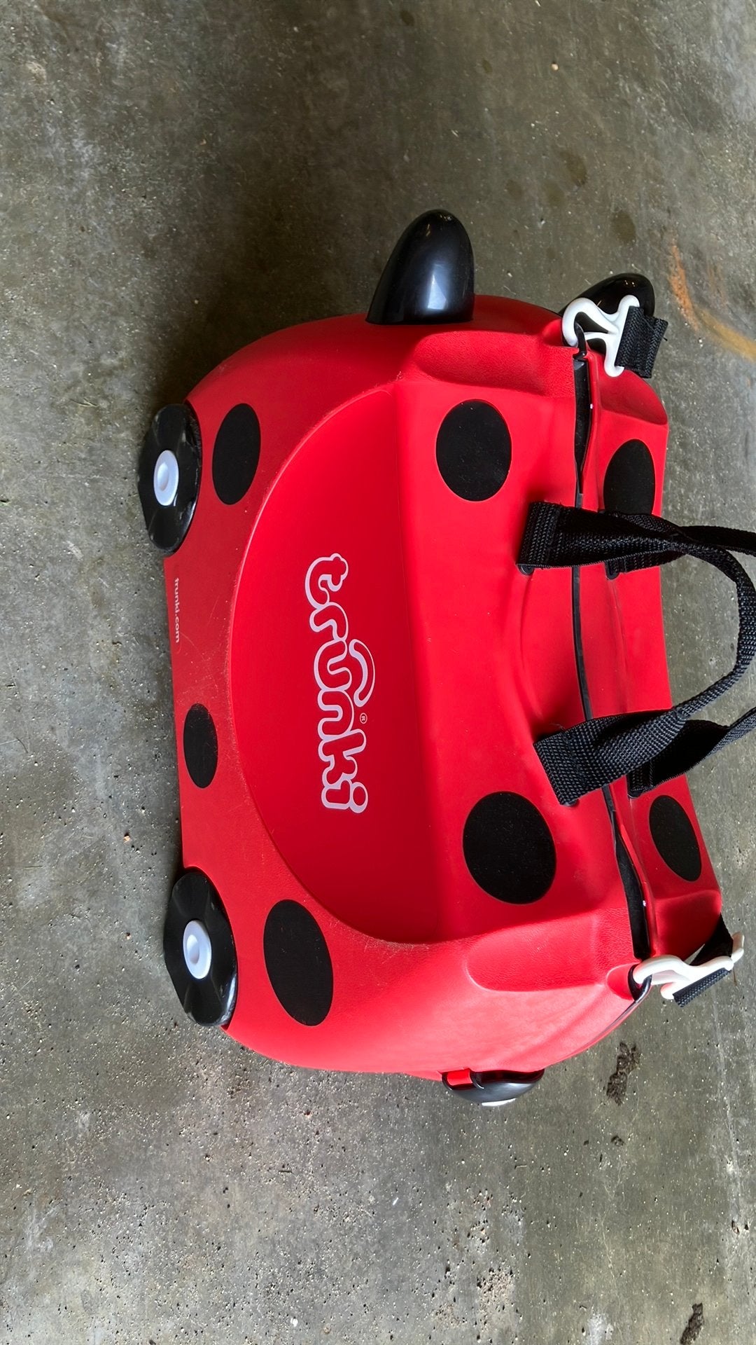 Kinderkoffer trunki, Ophalen
