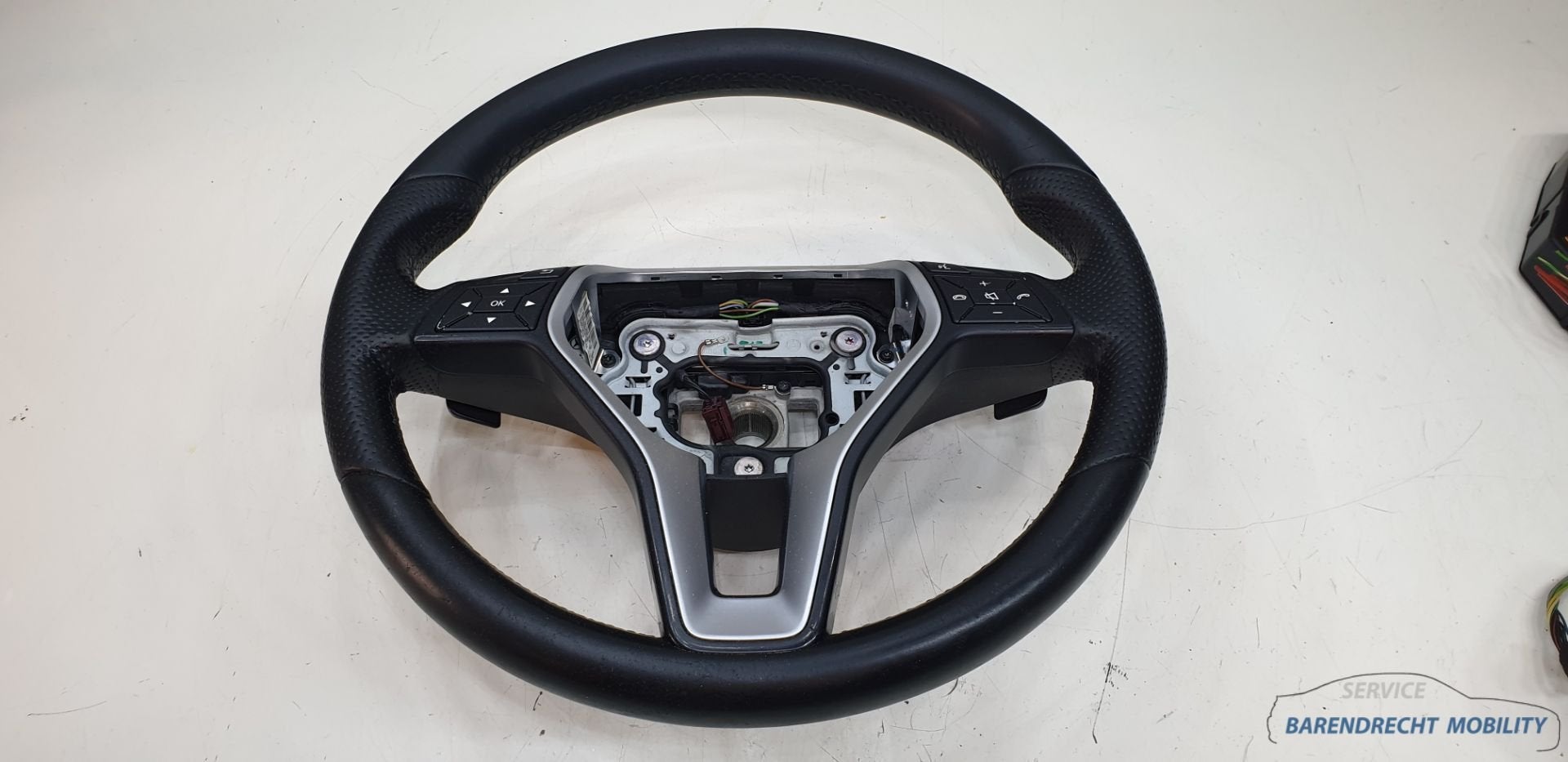 Volant sport classe E W212 Mercedes classe C W204 W207 cuir, Mercedes-Benz AG, Mercedes-Benz, Utilisé, Mercedesstrasse 120
70372  Stuttgart, DE