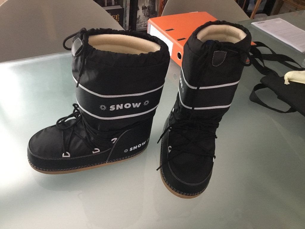 2 chaussures après ski pointure 41-43 jamais portées, Vêtements | Femmes, Chaussures, Envoi, Neuf, Noir, Bottes de neige