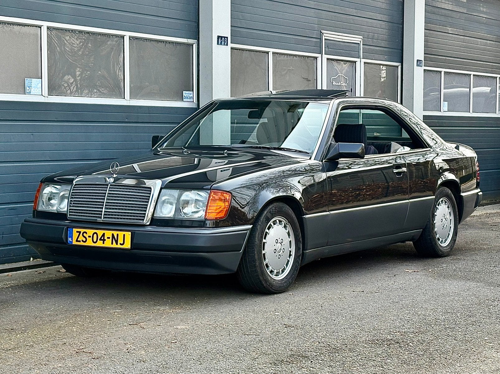 Mercedes-Benz 230CE Automaat Oldtimer, Auto's, Automaat, 4 zetels, Zwart, Mercedes-Benz