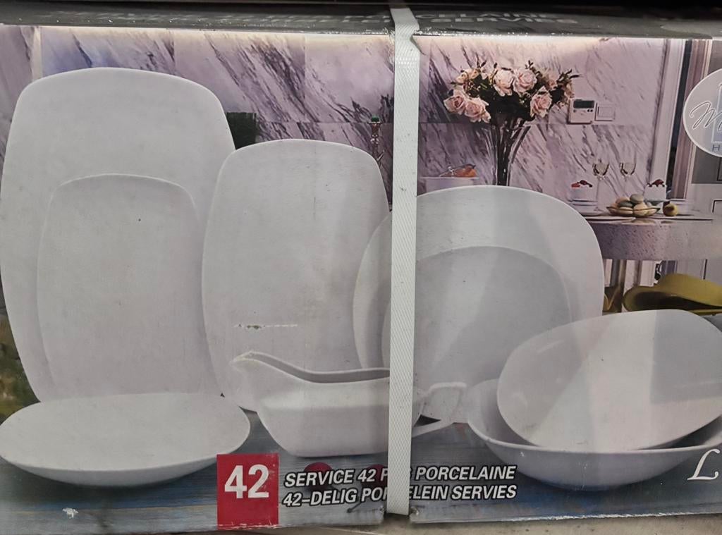 Service blanc de 42 pieces en porcelaine à vendre, Antiquités & Art, Enlèvement