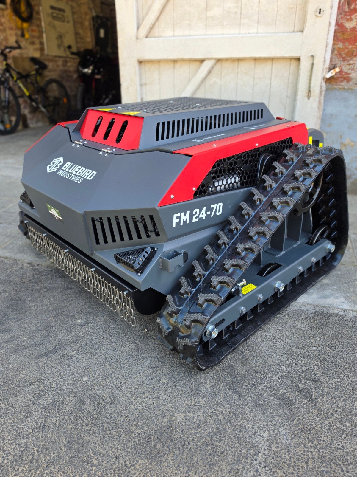 Robot tondeuse debrousailleuse telecomander porter 200 m