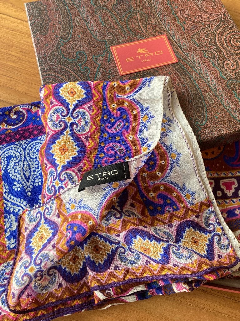 Carré 140 x 140 cm ETRO laine & soie, Vêtements | Femmes, Bonnets, Écharpes & Gants, Etro, Enlèvement ou Envoi, Neuf, Écharpe