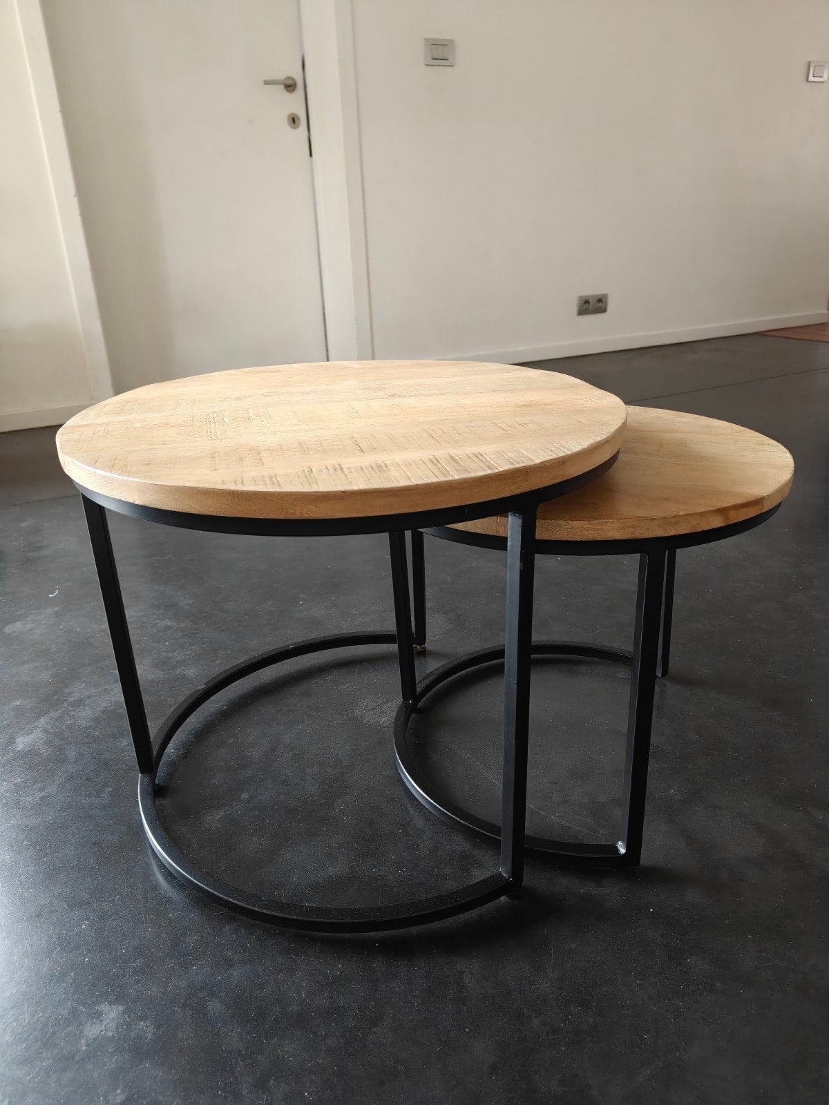 2 ronde salontafeltjes, Ophalen