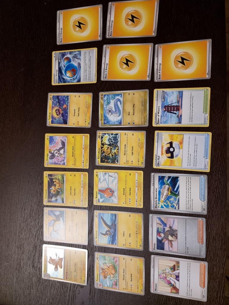 Pokemon electric mini deck+ 3 holo's, Ophalen of Verzenden, Nieuw, Starterdeck