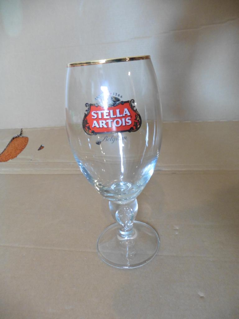 Stella Artois 50 cl op voet, Verzamelen, Glas en Drinkglazen, Ophalen of Verzenden, Zo goed als nieuw, Bierglas