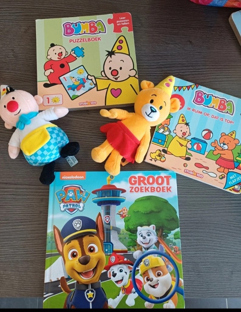 Bumba boek en knuffels en paw patrol boek, Kinderen en Baby's, Paw Patrol, Ophalen, Zo goed als nieuw, Overige typen